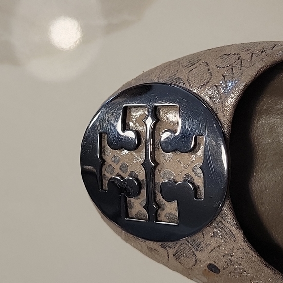 Tory Burch Metallic Silver Pewter Pyton Reva Flats Size 6 - Picture 14 of 16